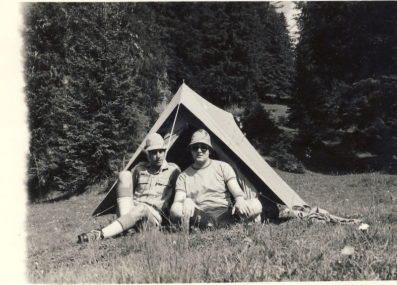 1952-74 varie fondo benvenuti-relax in tenda.jpg