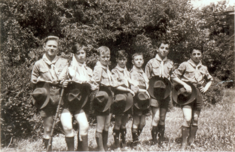 1952 riparto Treviso VII prime promesse nel mese di maggio; secondo da sx Gigi Franzin.jpg