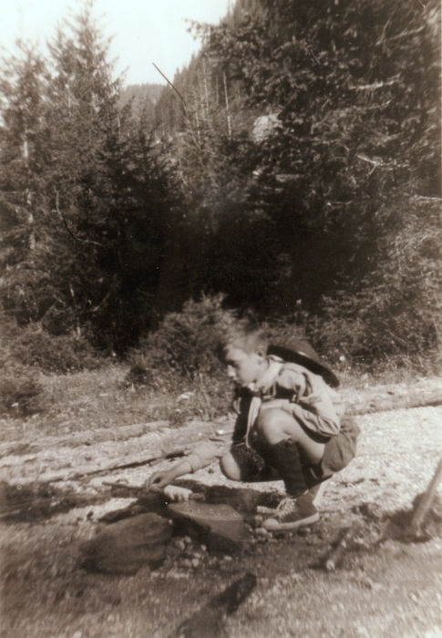 1953 RipTV7°-Campo della stella polare- Roccapietore-1°campo del TV7- cucina alla trappeur.jpg