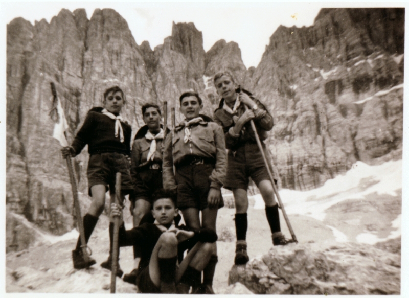 1954 Rip TV7° Campo della buona traccia - in uscita al rif.Luzzatti oraVandelli al Sorapis; a sx BrunoBenvenuti.jpg