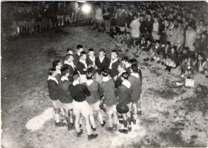 1964 Clan LaQuercia TV2° - 3°campo naz Rover - FeudoIntramonti-ValFondilloAQ-esibizione canora del Clan .jpg