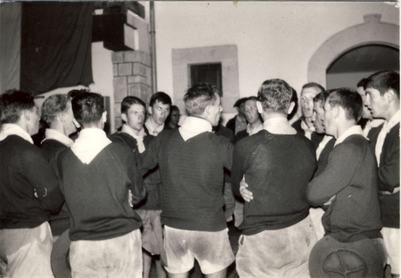 1964 Clan LaQuercia TV2° - 3°campo naz Rover - FeudoIntramonti-ValFondilloAQ-prove di canto del Clan .jpg