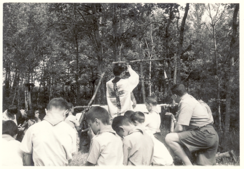 1964 Campo scuola Lupetti - Cornuda- la sMessa.jpg