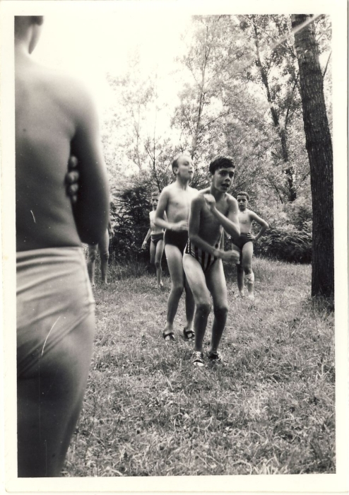 1964VdBpistaFelice-FioreRosso_preparazione per il bagno.jpg