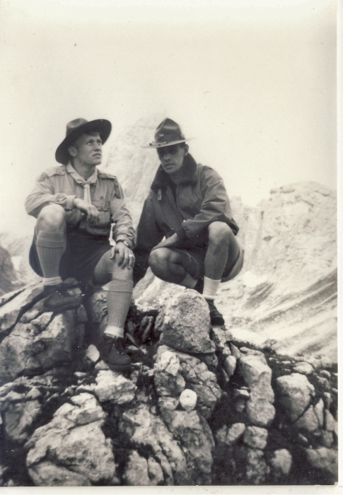 1965 Gruppo TV2° VDB Selva Di Cadore - da dx (aKELA) Bruno Benvenuti e Renato Lucatello (Pancio) IN USCITA.jpg