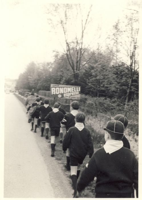 1966 BrPistaFelice - Attività in villa Felissent -in marcia verso villa_1.jpg