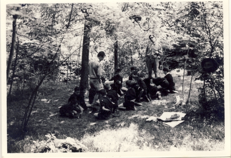 1966 GruppoTV2°-BrPistaFelice_Uscita ad Asolo_sosta nel bosco.jpg