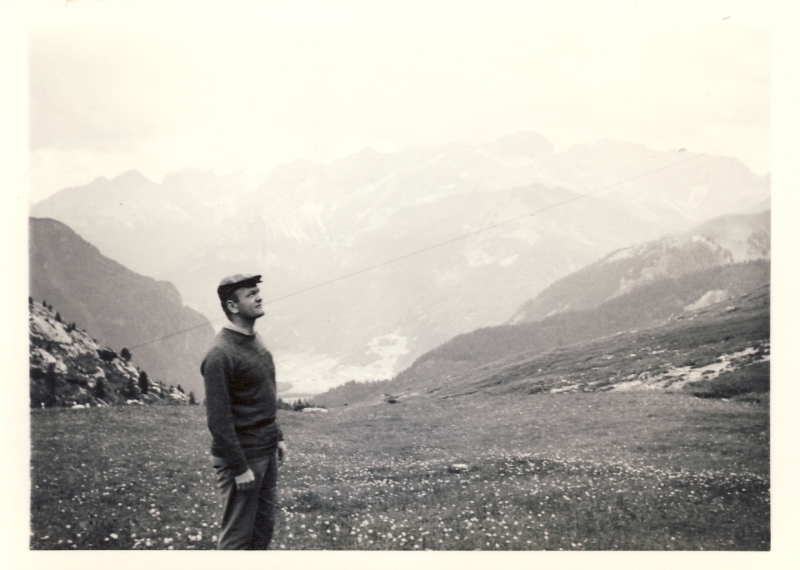 1966 BrPistaFelice-FioreRosso_VDB Arabba_Baloo (Don Corrado Ghedin) in contemplazione.jpg