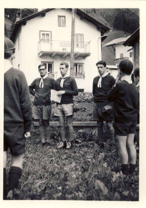 1966 BrPistaFelice-FioreRosso_VDB Arabba_VVLL all'alzabandiera da sx Momola_Akela (BrunoBenvenuti)_Oscar Sartore.jpg