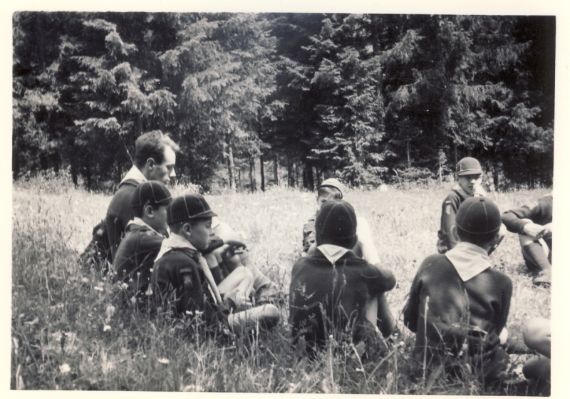 1966 BrPistaFelice-FioreRosso_VDB Arabba_chiacchierata nel bosco_1.jpg