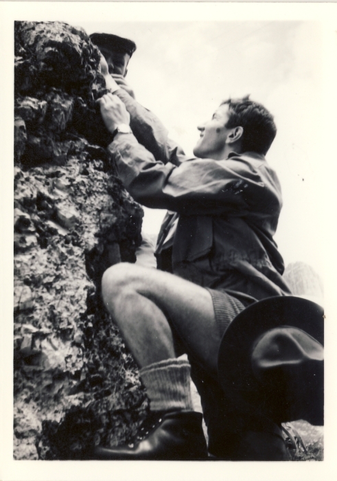 1966 BrPistaFelice-FioreRosso_VDB Arabba_uscita al Pordoi_Bagheera (Gabriele Denardi) in salita.jpg