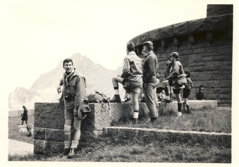 1966 BrPistaFelice-FioreRosso_VDB Arabba_uscita al Pordoi_sosta.jpg