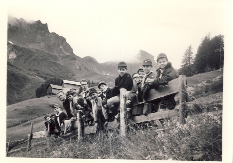 1966 BrPistaFelice-FioreRosso_VDB Arabba_uscita al Pordoi_sosta_1.jpg