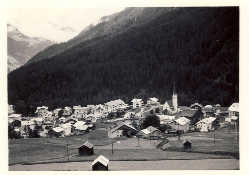 1966 BrPistaFelice-FioreRosso_VDB Arabba_visita al paese panorama.jpg