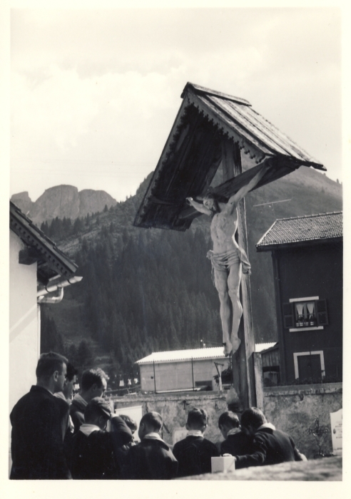 1966 BrPistaFelice-FioreRosso_VDB Arabba_visita al paese.jpg