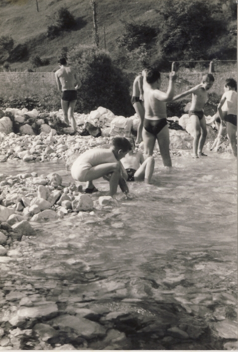 1967 VdBpistaFelice-FioreRosso_Schievenin_al bagno sul torrente_4.jpg