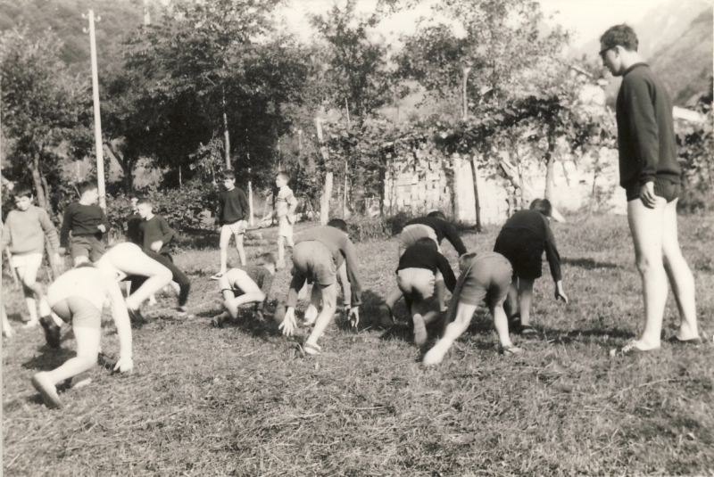 1967 VdBpistaFelice-FioreRosso_Schievenin_ginnastica mattutina.jpg