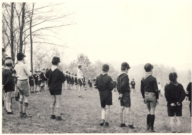 1967 sGiorgio Lupetti - Villa Reali - Casier_  lupetti in cerchio per le istruzioni di Akela (Bruno Benvenuti).jpg