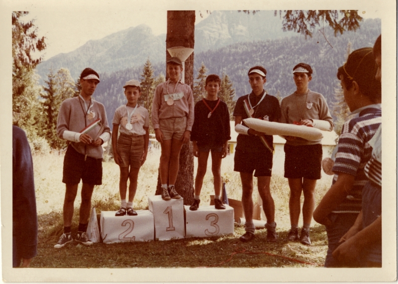 1968 VdB PistaFelice-FioreRosso-StellaPolare_Caviola_premiazioni delle Olimpiadi;da sx OscarSartore-RobertoPegorer-x-PieroSarzetto-PaoloPoli-GiorgioMarcon.jpg