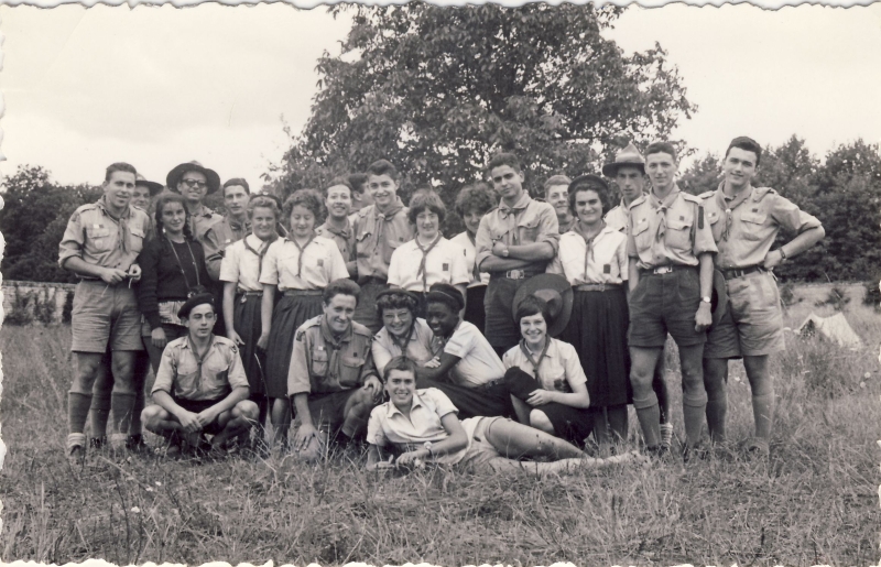 1960 rover  di TV in francia-al campo con gli eclaireuses de france.jpg