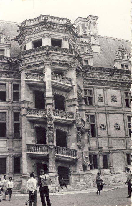 1960 rover  di TV in franciaversailles.jpg