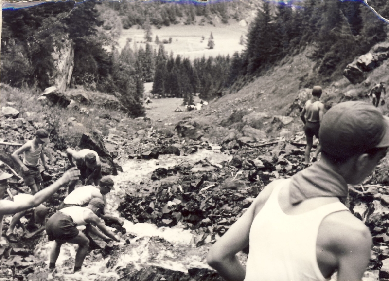 1960 roccapietore- campo dell'orsa minore-rip SMDRovere al lavoro.jpg