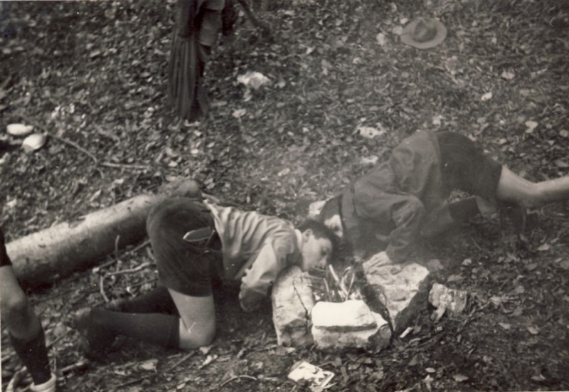 1963 uscita alta sq sPioX a possagno- poli e girasole a far fuoco.jpg