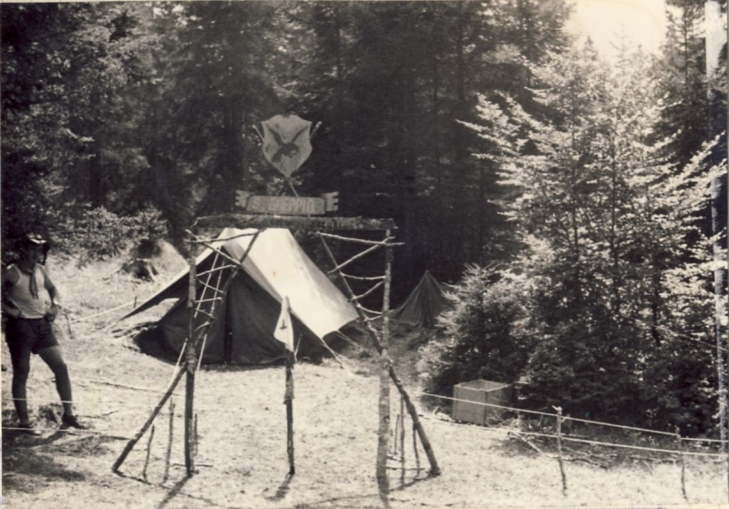 1964 Lorenzago- campo valle solitaria-angolo di sq gheppio.jpg