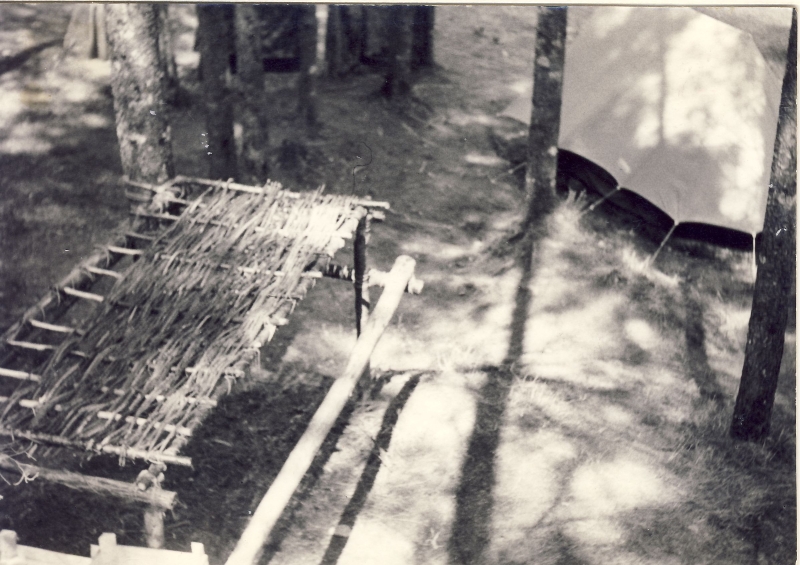 1964 Lorenzago- campo valle solitaria-costruzione tavolo da prenzo.jpg