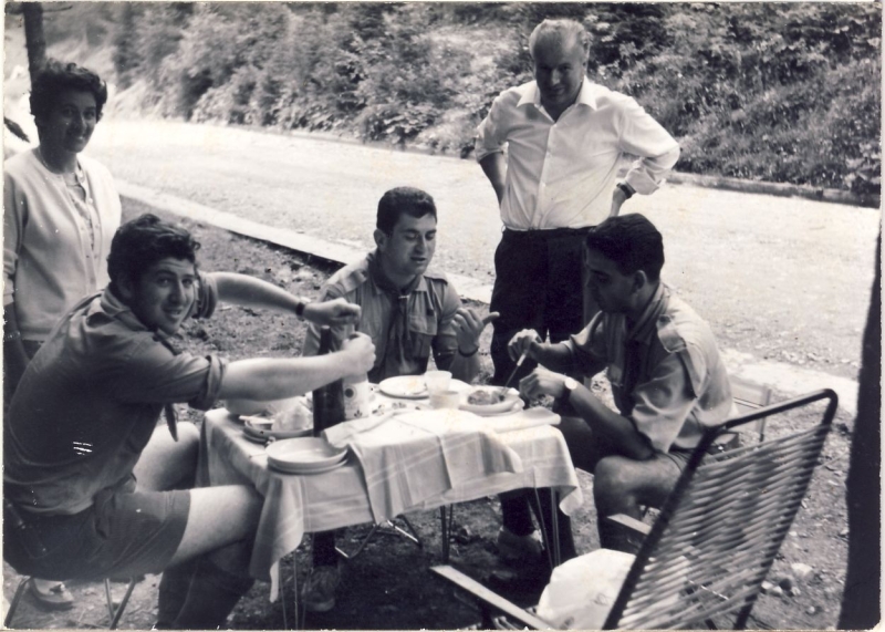 1964 Lorenzago- campo valle solitaria-festa dei genitori claudio e don pio coi barbiero.jpg