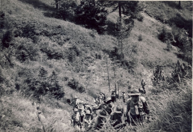 1964 Lorenzago- campo valle solitaria-in uscita di riparto.jpg