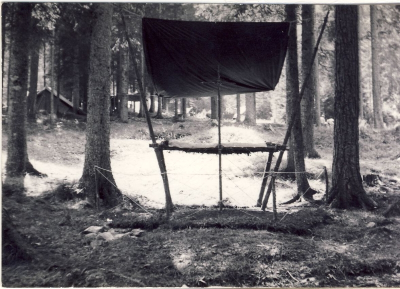 1964 Lorenzago- campo valle solitaria-laltare di don pio.jpg