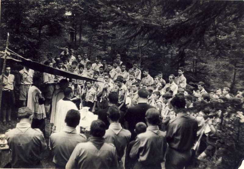 1964 Lorenzago- campo valle solitaria-santa messa del vescovo mistrorigo.jpg