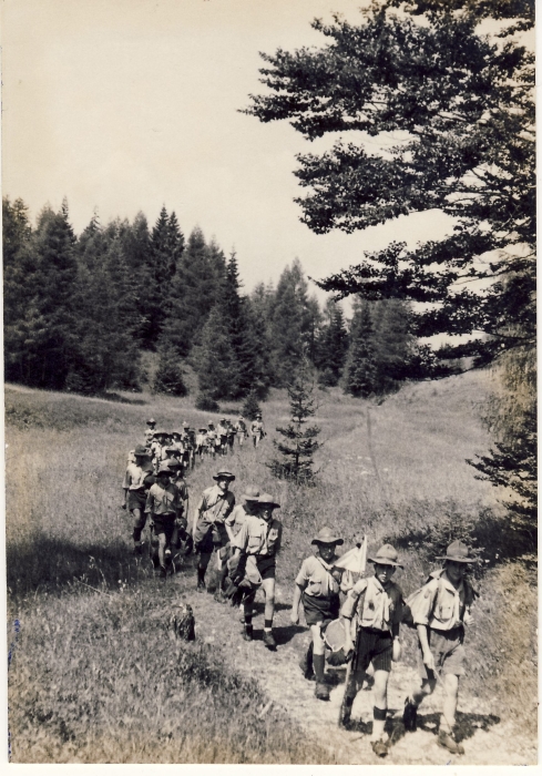 1964 Lorenzago- campo valle solitaria-sul passo mauria uscita di rip verso forni x BA bimbi vajont_1.jpg