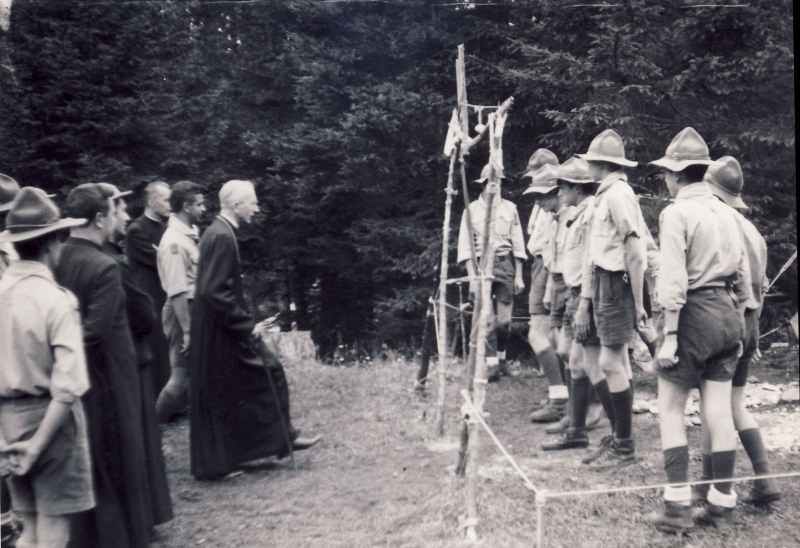1964 Lorenzago- campo valle solitaria-visita vescovo sq daini.jpg