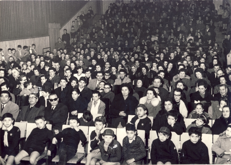 1964 festa genitori teatro s anna-il pubblico.jpg