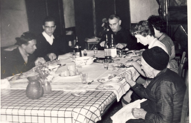 1965_francia_c lunghi tramonti -cena dall'abbè pierre.jpg