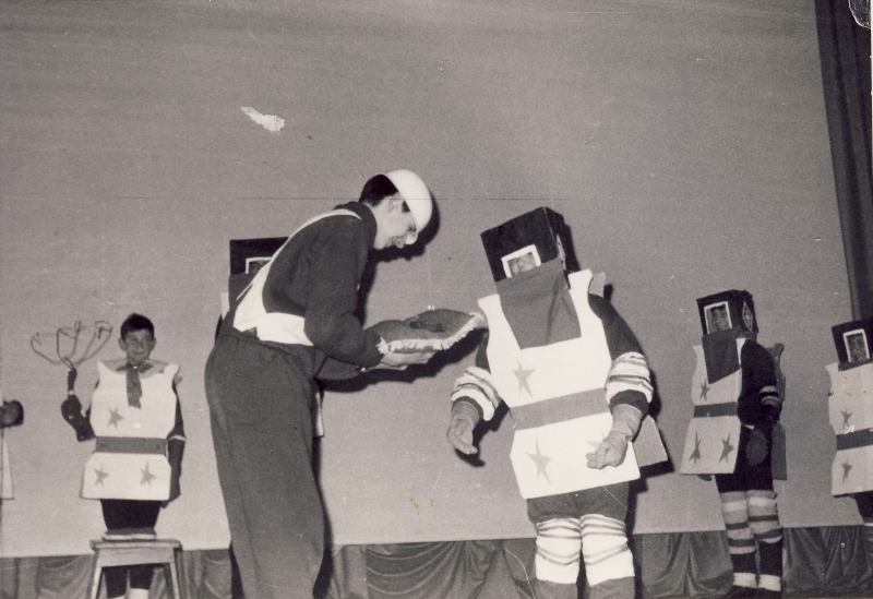 1966 festa dei genitori di Gruppo TV2 - teatro sAnna-scenetta del rip san pioX.jpg