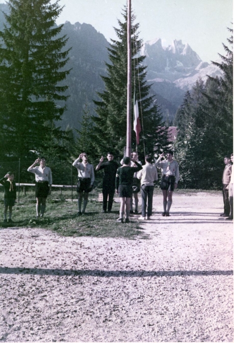 1968 vdb Caviola alzabandiera.jpg