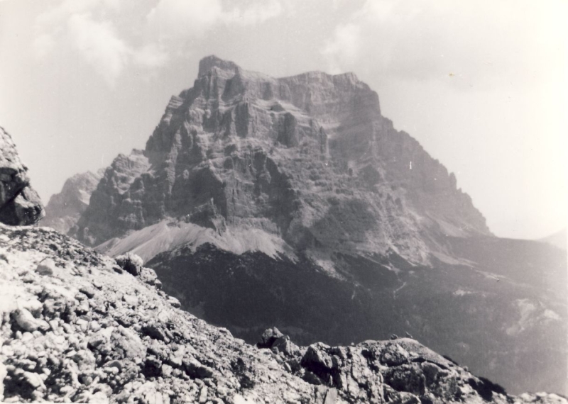 1970 clan la quercia -campo mobile fiames-alleghe - il pelmo da mondeval.jpg