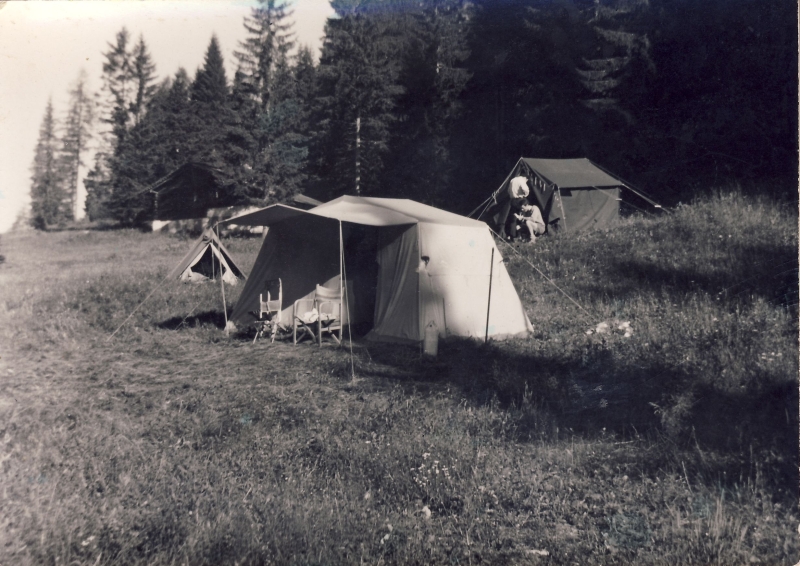 1970 rip s pioX- pian di serra-campo dell'airone - la tenda qg e dell'AE.jpg