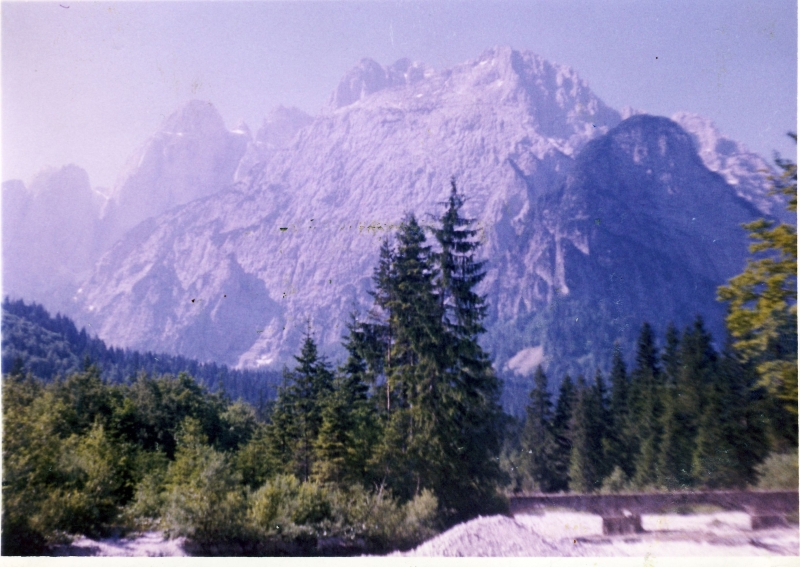 1971 Campo della frontiera - valbruna-rip s pioX- valbruna-il torrente _3.jpg