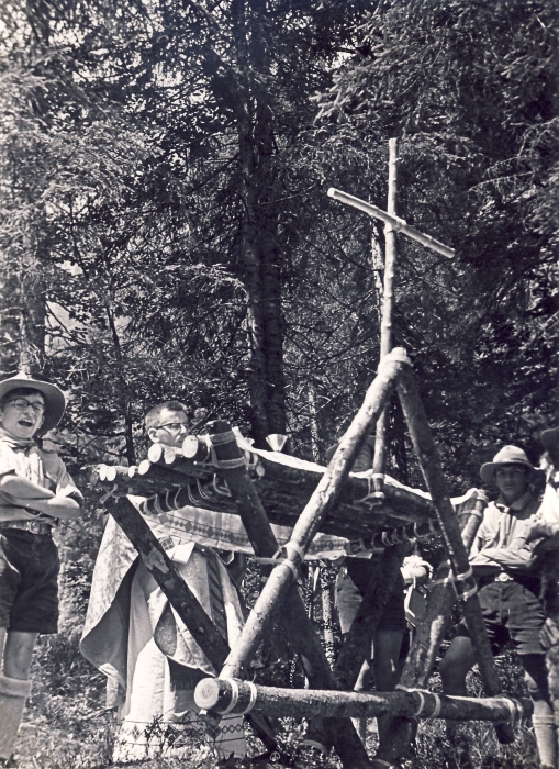 1971 Campo della frontiera - valbruna-rip s pioX-santa messa.jpg