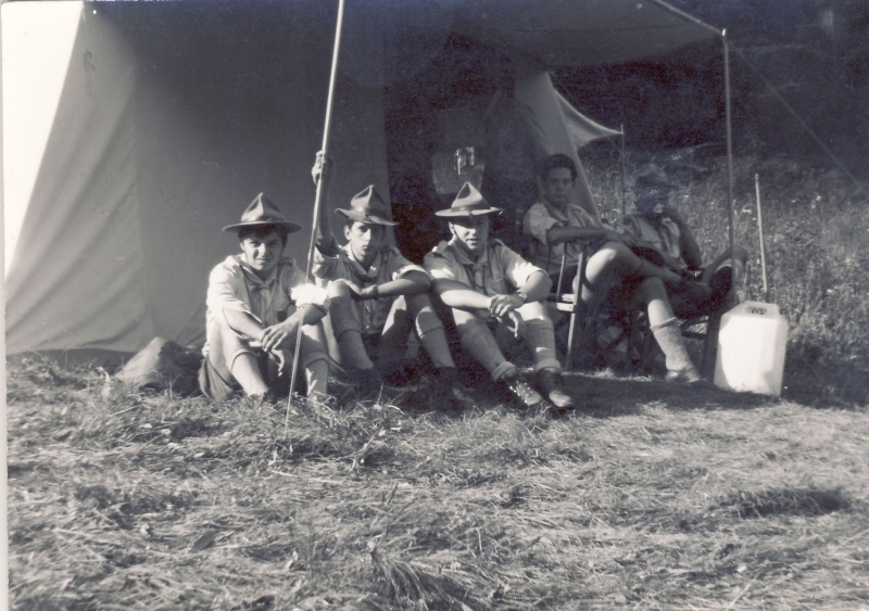 1971 Campo della frontiera - valbruna-rip s pioX-staff capi a riposo.jpg