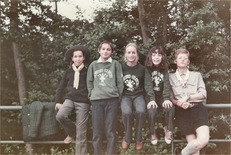 1972 campo dell'amicizia - orleans - foto con alcuni scout francesi.jpg