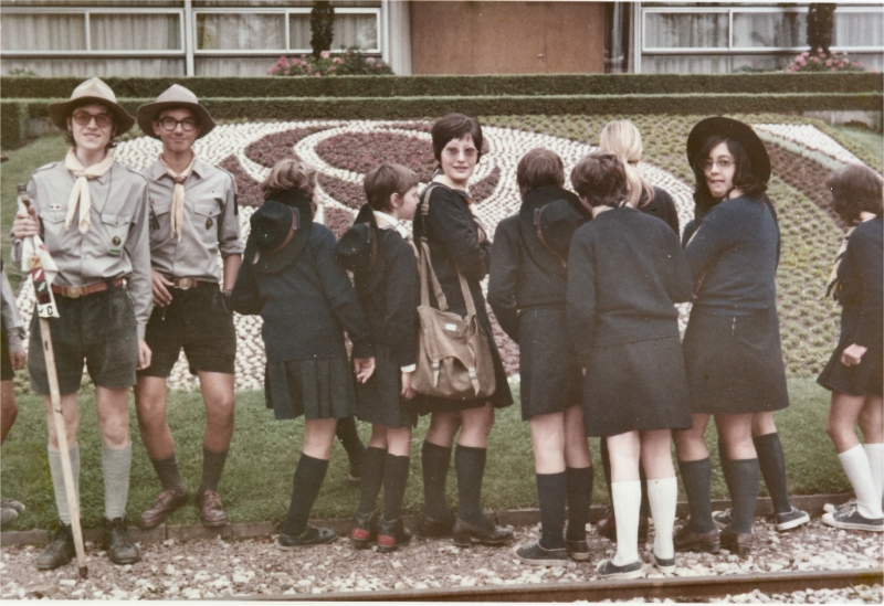 1972 campo dell'amicizia - orleans - scoute guide di fontane in visita.jpg