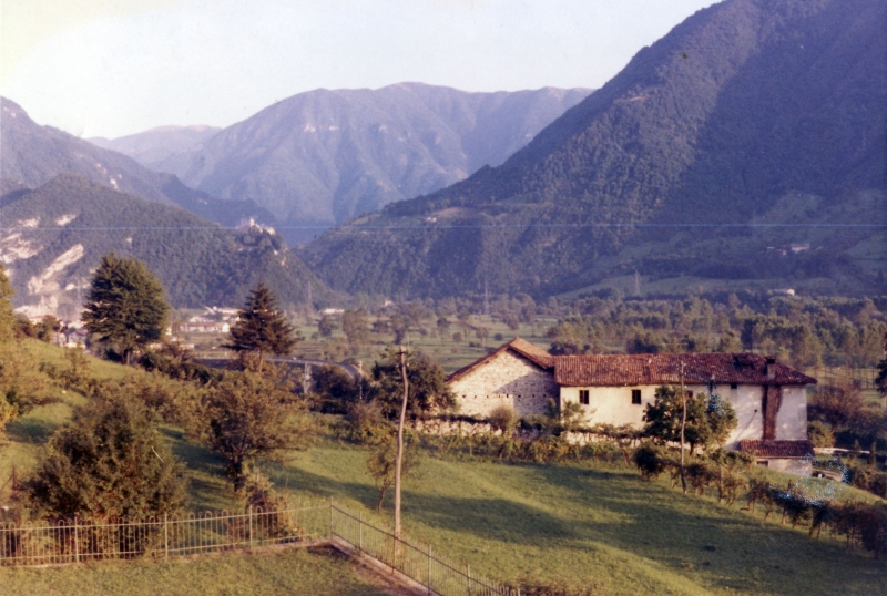 1973_gruppo TV2 - Vacanze dei 4 Branchi_Feltre-dalla finestra stanza capi_3.jpg