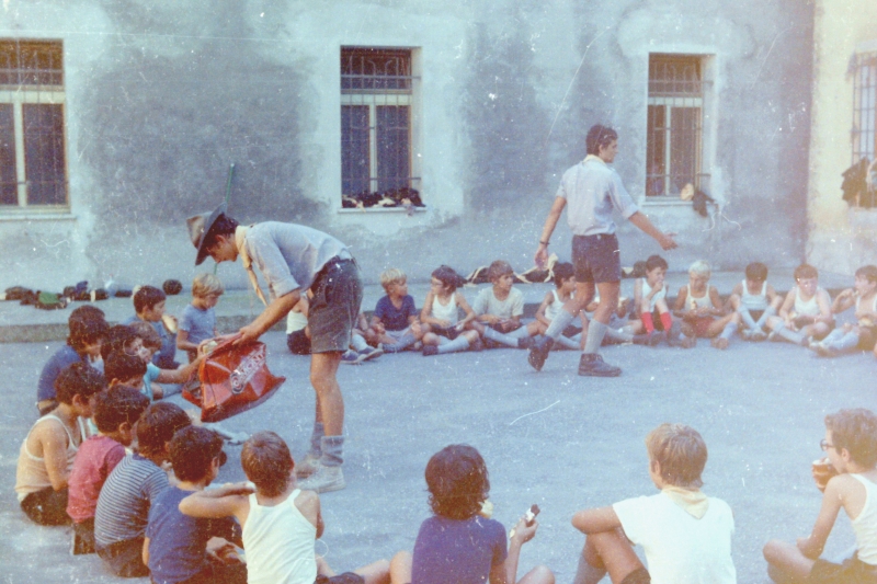 1973_gruppo TV2 - Vacanze dei 4 Branchi_Feltre-giochi in cerchio_2.jpg