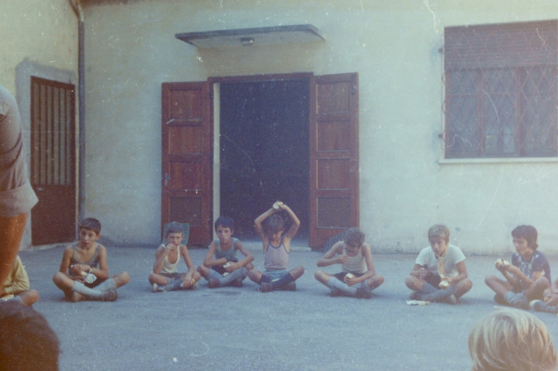 1973_gruppo TV2 - Vacanze dei 4 Branchi_Feltre-giochi in cerchio_3.jpg