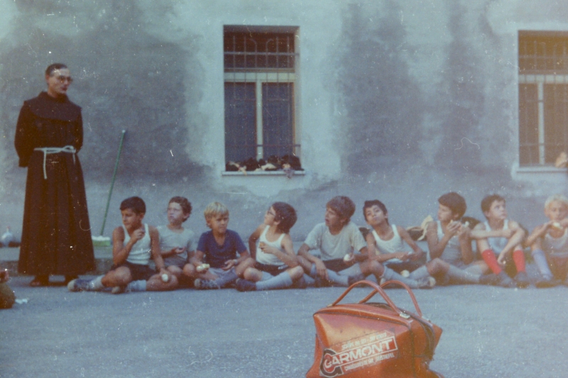 1973_gruppo TV2 - Vacanze dei 4 Branchi_Feltre-giochi in cerchio_4.jpg